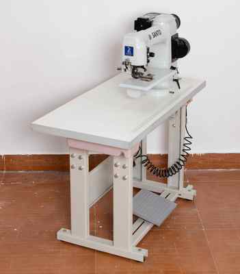 Industrial Double Thread Semi Automatic Sewing Machine With 220V Power